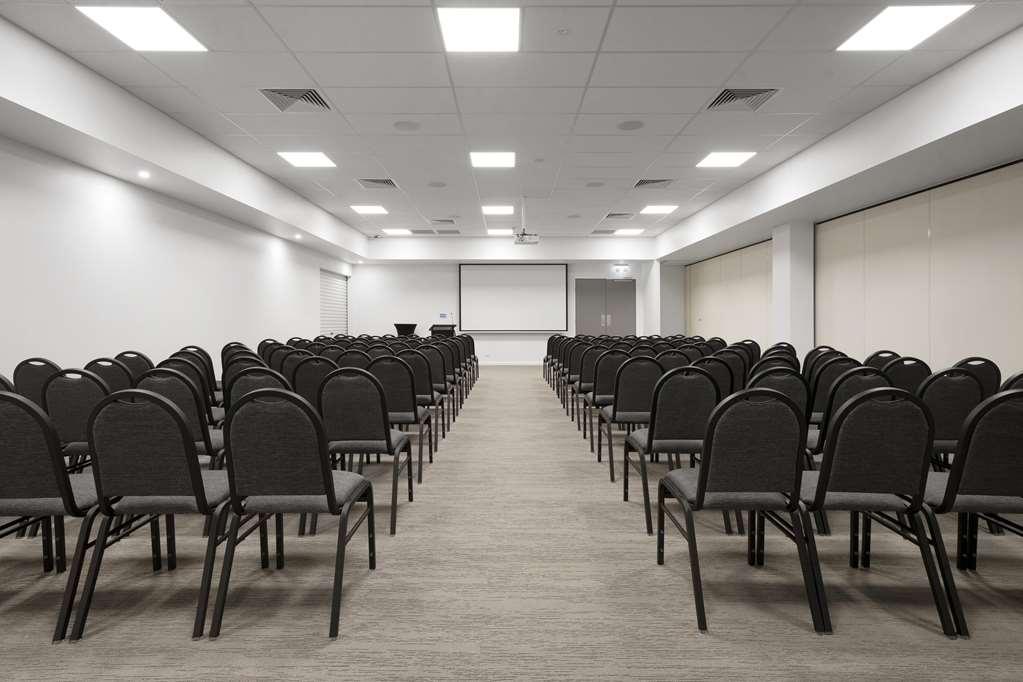 Oaks Toowoomba Hotel Удобства фото